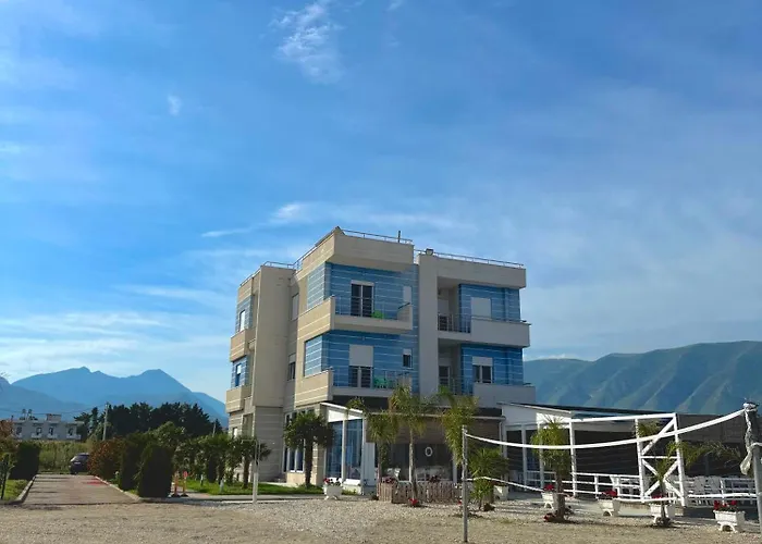 מלון Blue Paradise