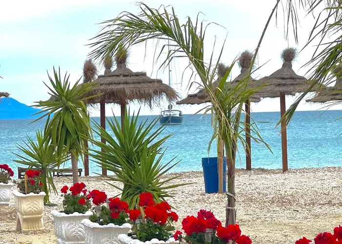 מלון Blue Paradise